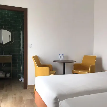 145 Townhouse Inn *