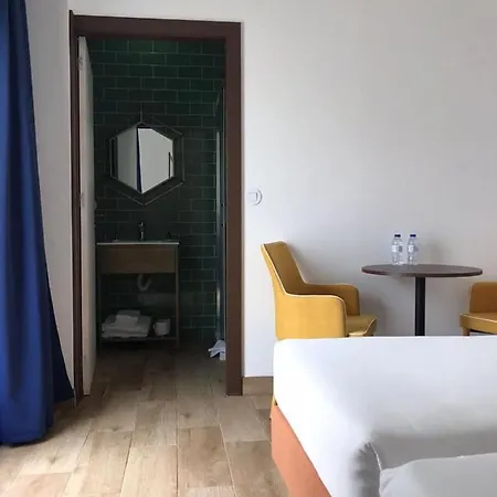 145 Townhouse Inn *
